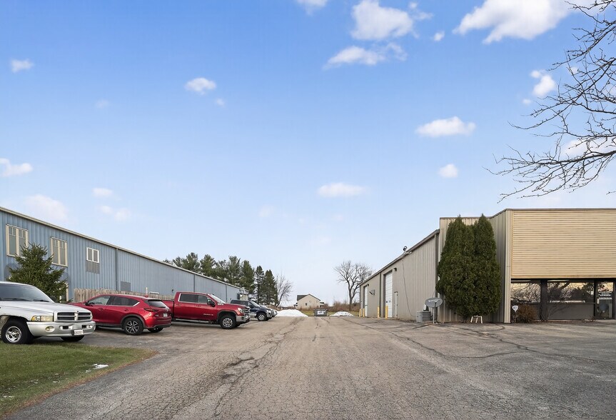 More Photos Of 808 Hicks Dr, Elburn Industrial For Sale