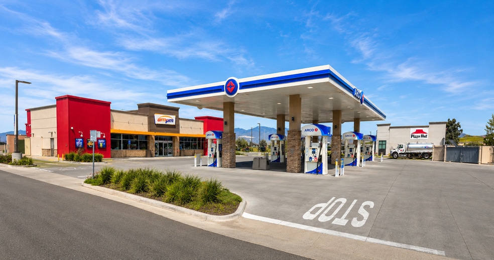 More Photos Of 359 Walnut Ave, Greenfield Convenience Store For Sale