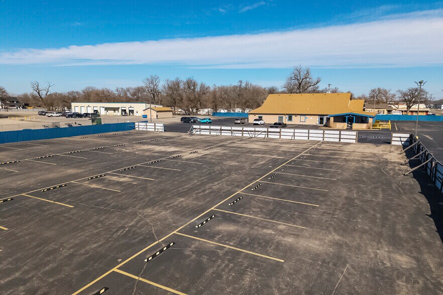 More Photos Of 3101 S Broadway St, Wichita Freestanding For Sale