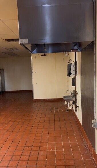 More Photos Of 320 Dixie Way, South Bend Fast Food For Lease
