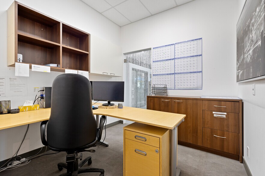 More Photos Of 139 Boul Sir-Wilfrid-Laurier, Saint-Basile-le-Grand Freestanding For Sale