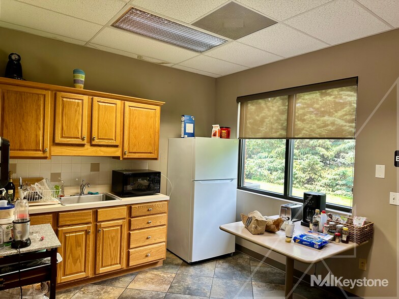 More Photos Of 45 Commerce Dr, Wyomissing Office For Lease