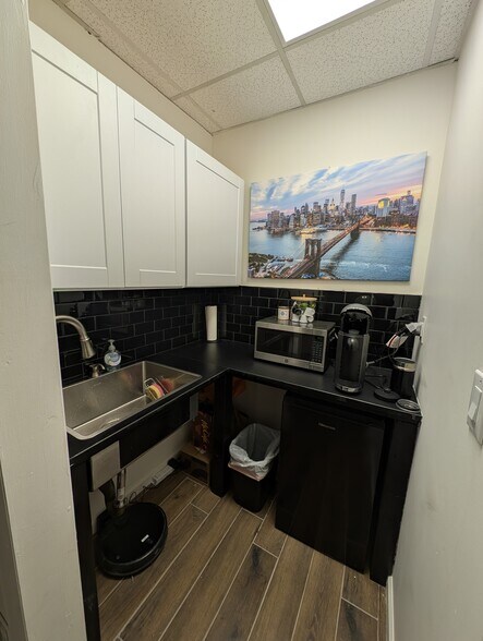 More Photos Of 2940 Richmond Ter, Staten Island Office For Sale