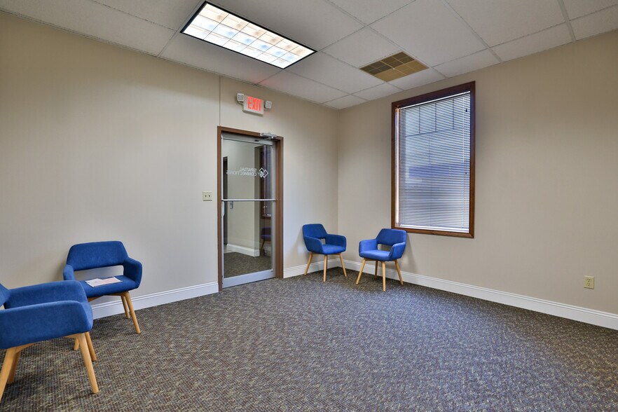 More Photos Of 3 Club Centre Ct, Edwardsville Office For Lease