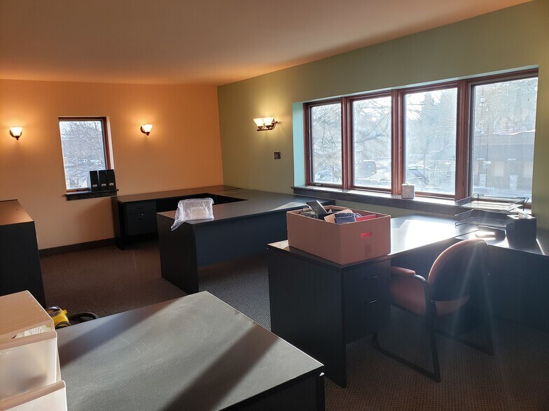 More Photos Of 431 Broad St, Lake Geneva Convenience Store For Sale