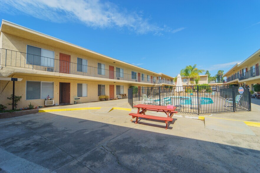 More Photos Of 12430 Oak Knoll Rd, Poway Apartments For Sale