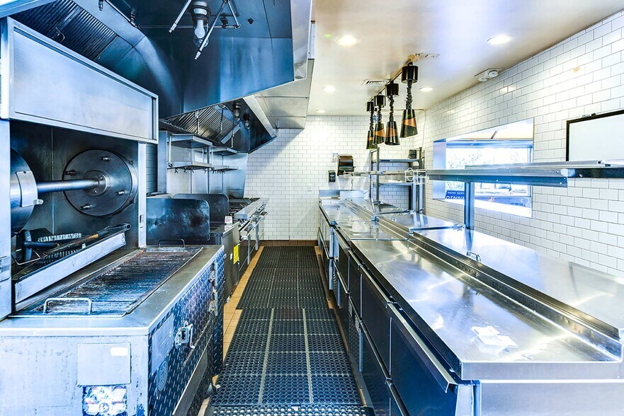 More Photos Of 74 Montauk Hwy, Amagansett Restaurant For Lease