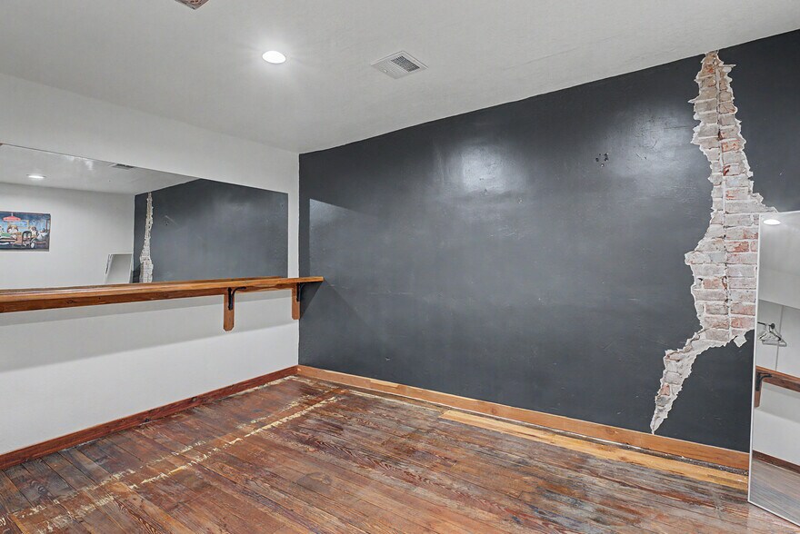 More Photos Of 109 Main St SE, Gravette Office For Sale