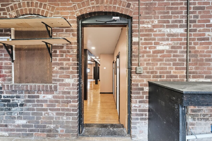 More Photos Of 73 Ferry St, Middletown Bar For Sale