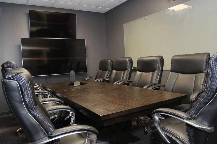 More Photos Of 2295 S Hiawassee Rd, Orlando Office For Lease