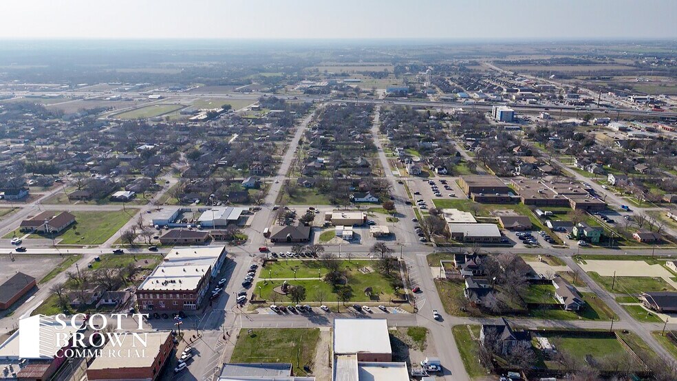 More Photos Of 401 Elm St, Sanger Medical For Sale