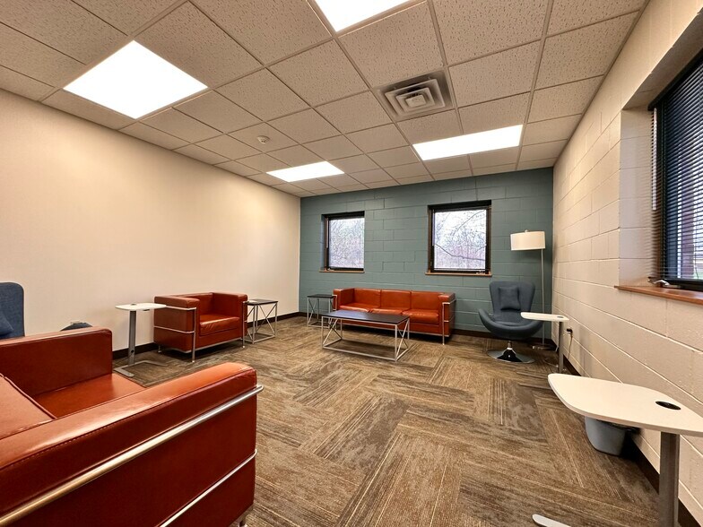 More Photos Of 118 3rd St E, Ashland Office For Sale