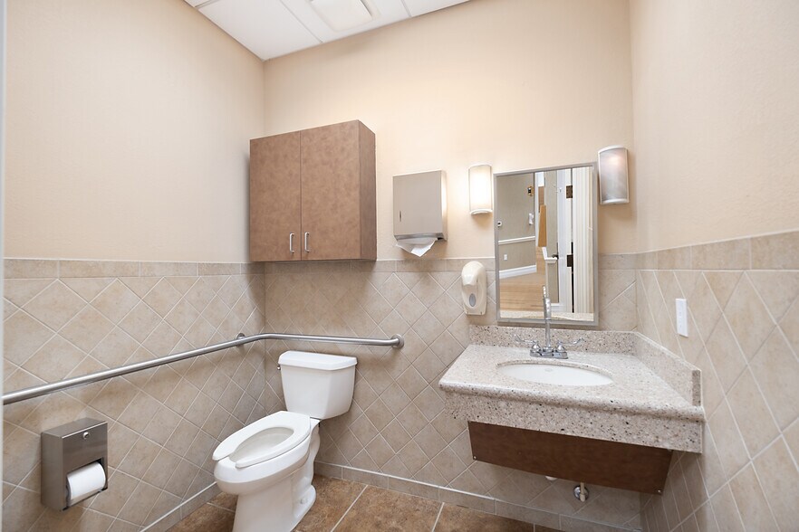 More Photos Of 3021 N Airport Pulling Rd, Naples Office For Sale