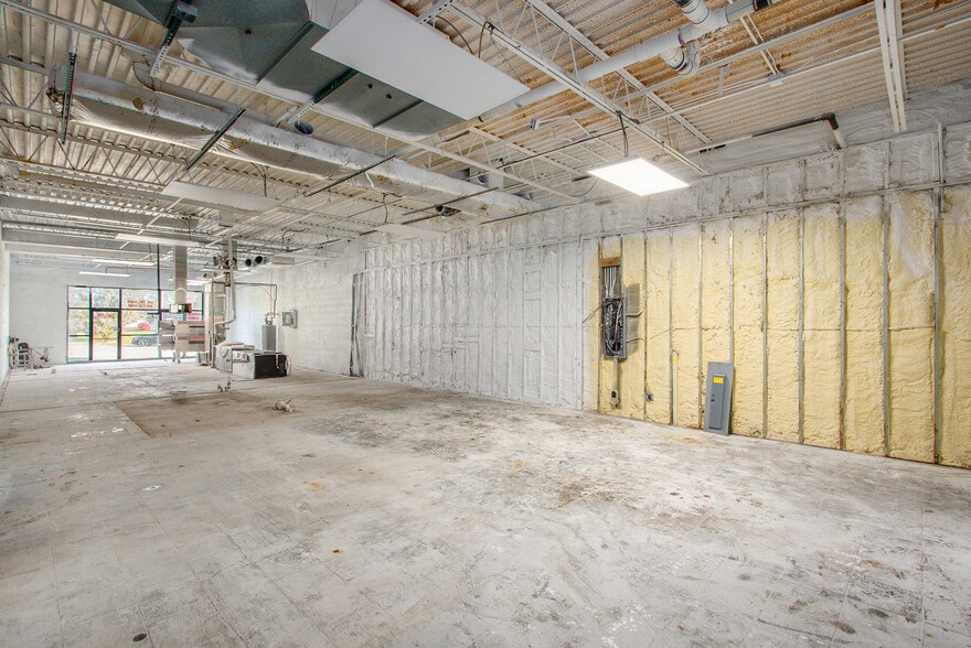 More Photos Of 5030 Coldwater Rd, Flint Freestanding For Lease