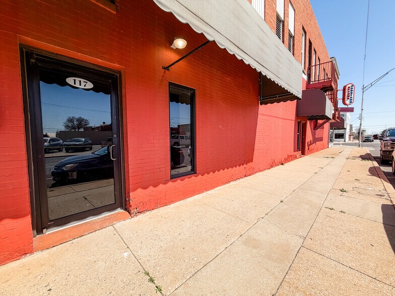 More Photos Of 120 S Rock Island Ave, El Reno Storefront Retail Office For Lease