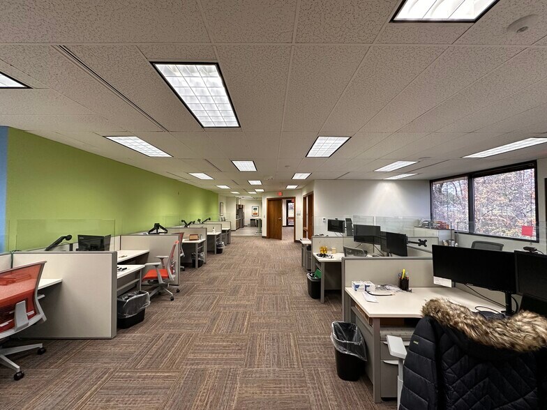 More Photos Of 4450 Cascade Rd SE, Grand Rapids Medical For Sale