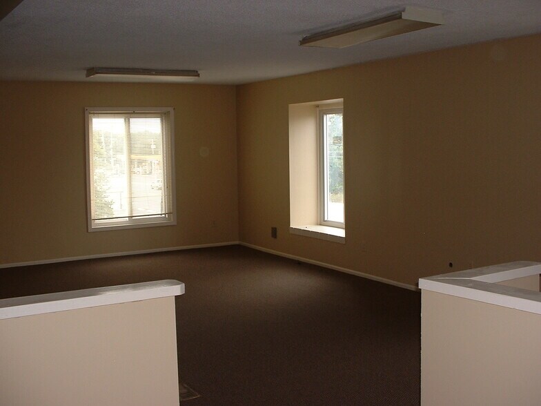 More Photos Of 915 Lacey Rd, Forked River Office For Lease