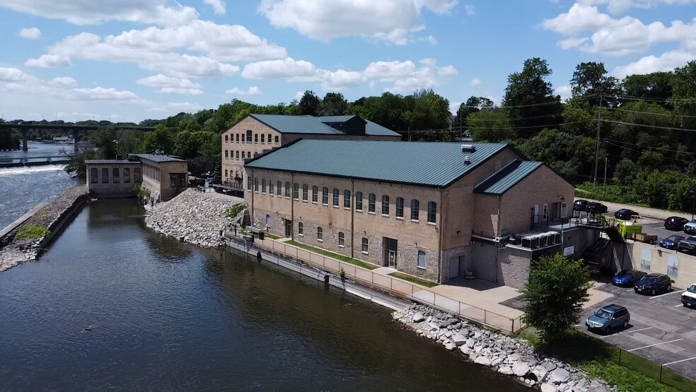 More Photos Of 425 W Water St, Appleton Office For Lease