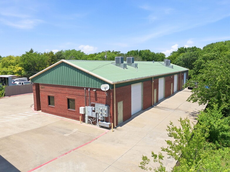 More Photos Of 519 Bennett Ln, Lewisville Flex For Sale