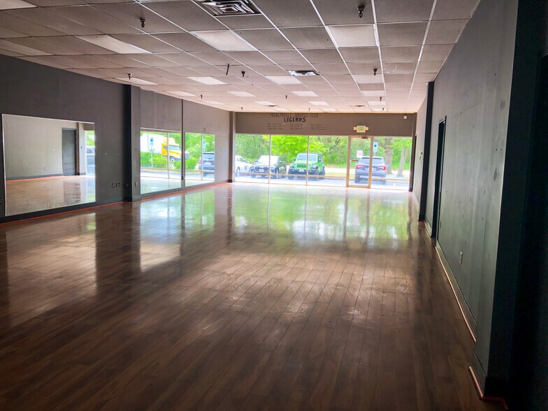 More Photos Of 377 Gambrills Rd, Gambrills Storefront Retail Office For Lease