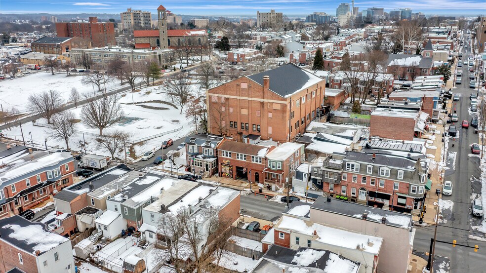 More Photos Of 804 N Lincoln St, Wilmington Storefront Retail Residential For Sale