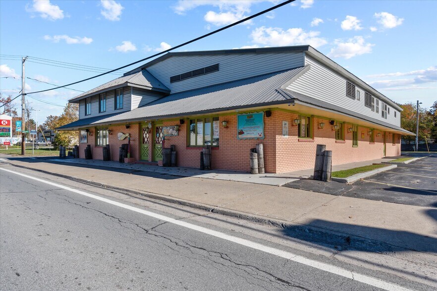 Primary Photo Of 1424 Main St, Sylvan Beach Restaurant For Sale