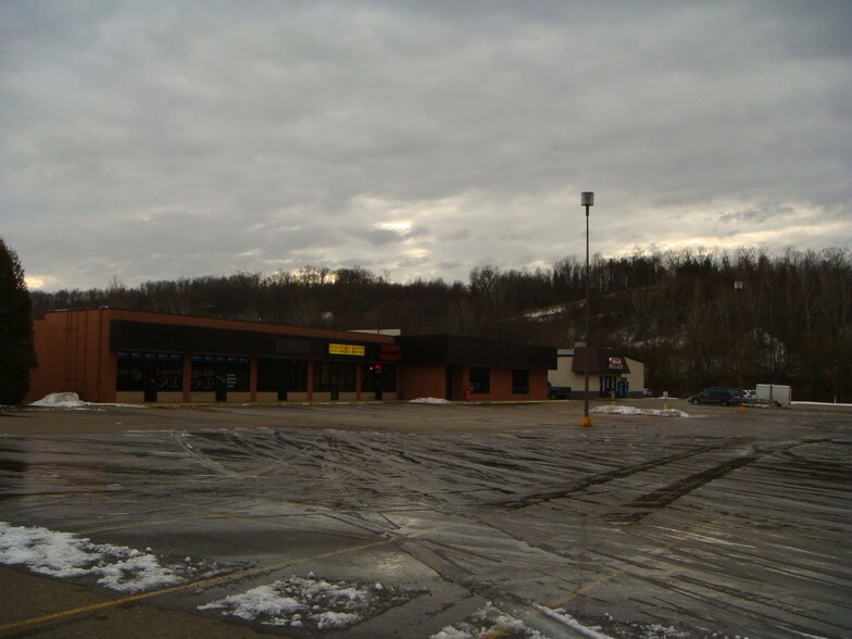 More Photos Of 1597 S Washington St, Millersburg Department Store For Lease