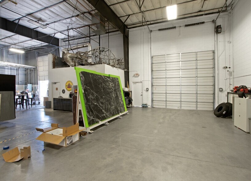 More Photos Of 23639 N 35th Dr, Glendale Manufacturing For Lease