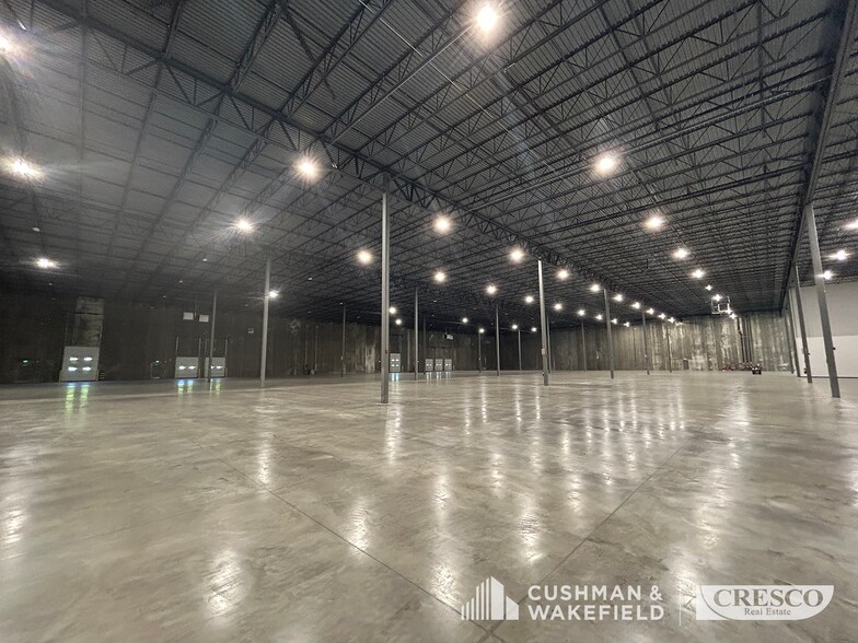 More Photos Of 2001 Victoria St, Warren Distribution For Lease