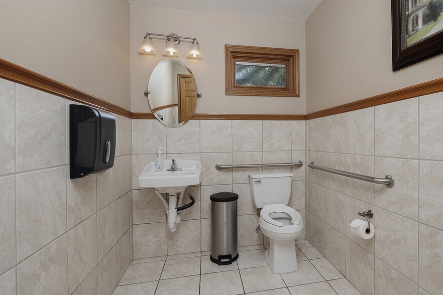 More Photos Of 26407 Oak Ridge Dr, Spring Medical For Sale