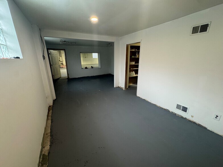 More Photos Of 1401 Clipper Heights, Baltimore Warehouse For Sale