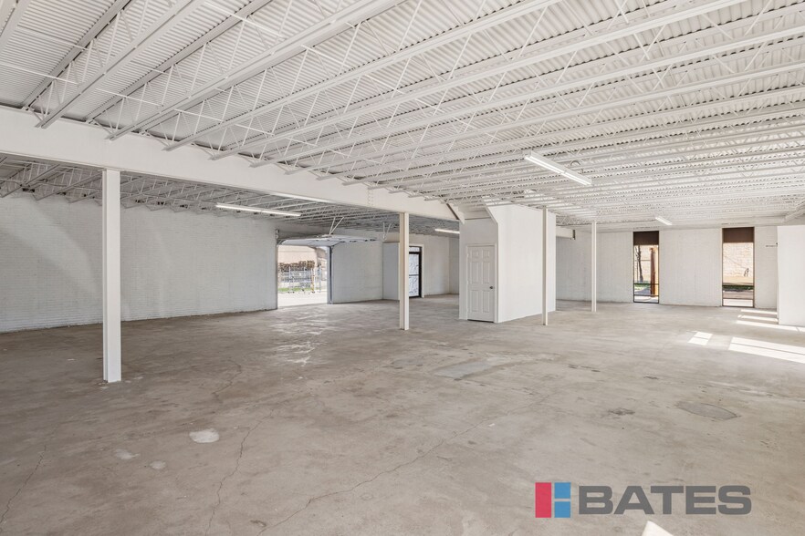 More Photos Of 9525 & 9535 Skillman St, Dallas Showroom For Sale