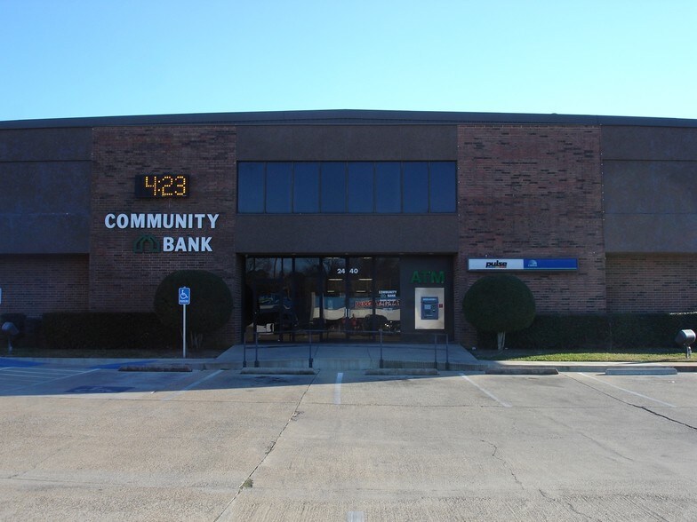 More Photos Of 2440 S High St, Longview Office For Lease