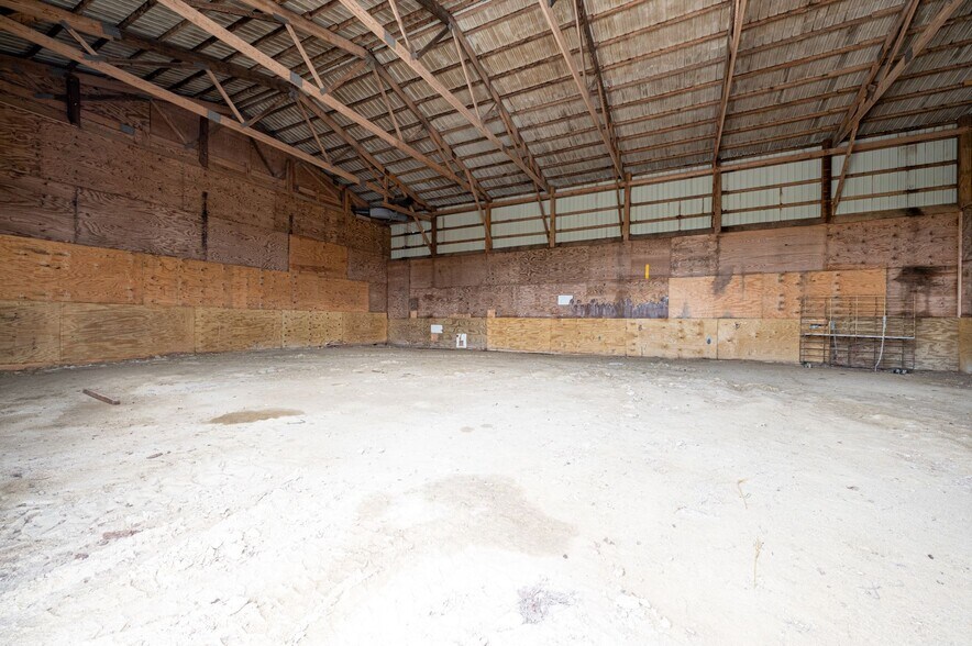 More Photos Of 701 N K Ave, Vinton Industrial For Sale