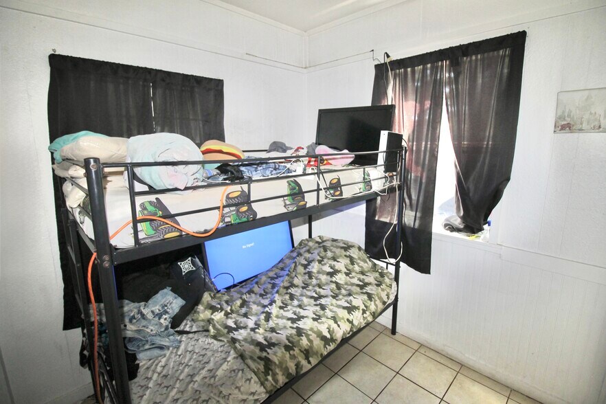 More Photos Of , Dundee Unknown For Sale