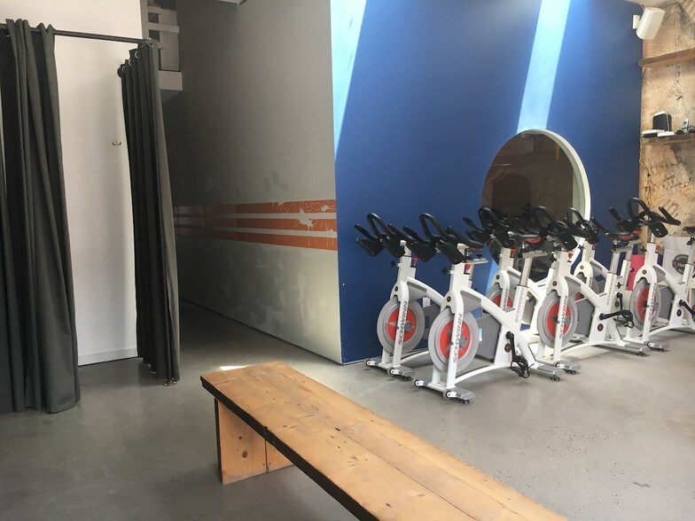 More Photos Of 74 N 8th St, Brooklyn Storefront Retail Office For Lease