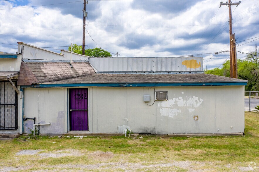 More Photos Of 1502 S Hackberry St, San Antonio Freestanding For Lease