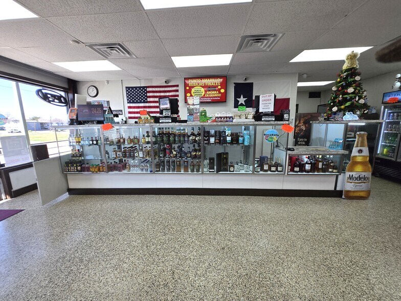 More Photos Of 406 N Carrier Pky, Grand Prairie Storefront Retail Office For Sale