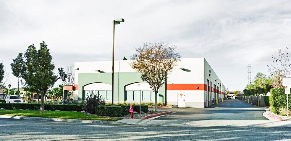 More Photos Of 12711 Ramona Blvd, Baldwin Park Warehouse For Lease
