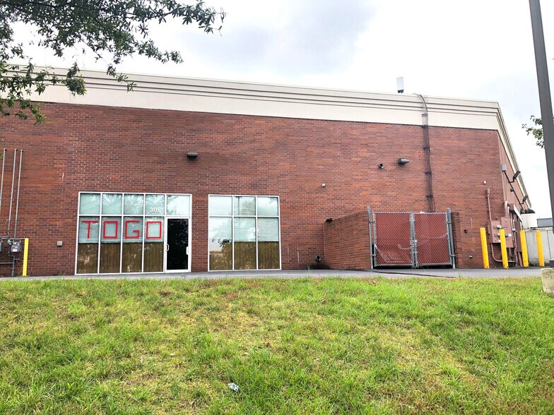 More Photos Of 308 Worth Ave, Stafford General Retail For Sale