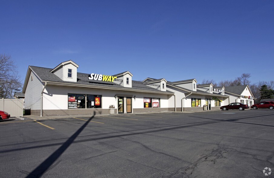 Primary Photo Of 3001-3061 Elm Rd NE, Warren General Retail For Lease