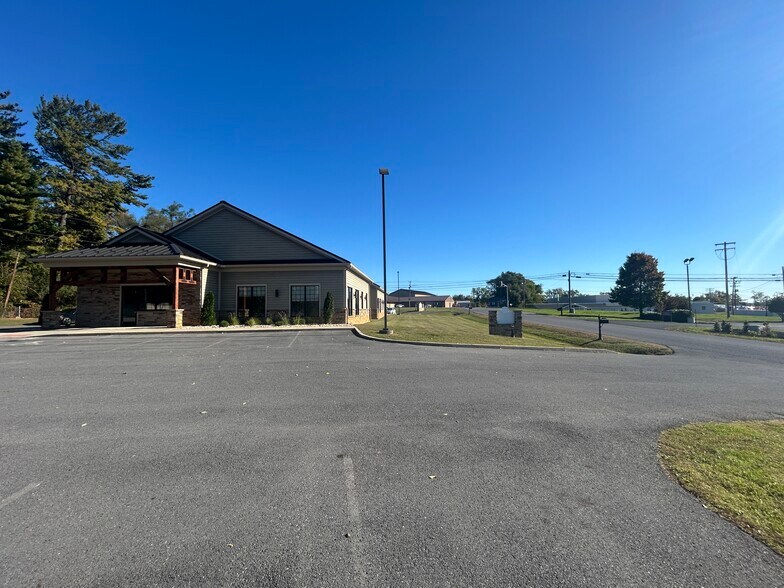 More Photos Of 127 Crimson Cir, Martinsburg Medical For Lease