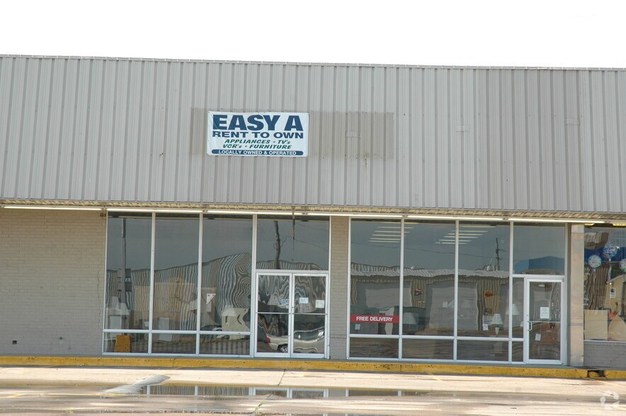 More Photos Of 5 Fair Ave, Winnsboro Storefront For Lease