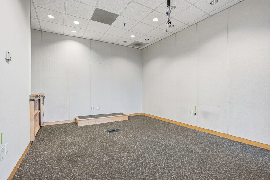 More Photos Of 625 Main St, Fitchburg Office Residential For Lease