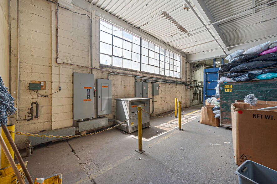 More Photos Of 1245 Marconi Blvd, Copiague Warehouse For Sale