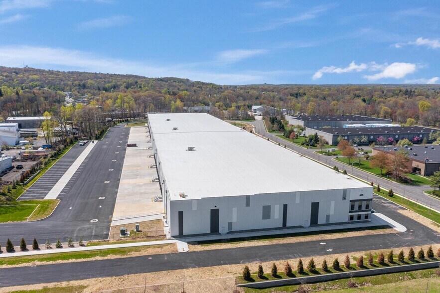 More Photos Of 701-705 Executive Blvd., Valley Cottage Distribution For Lease