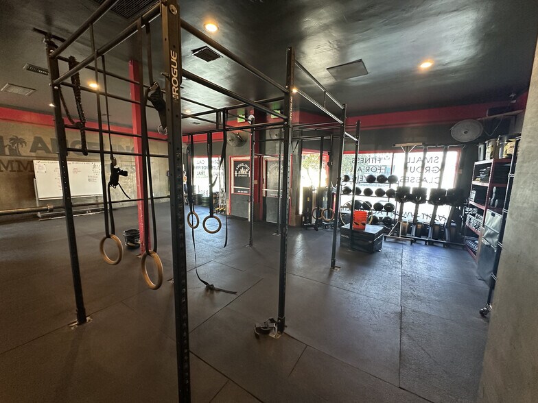 More Photos Of 12454 Magnolia Blvd, Valley Village General Retail For Lease