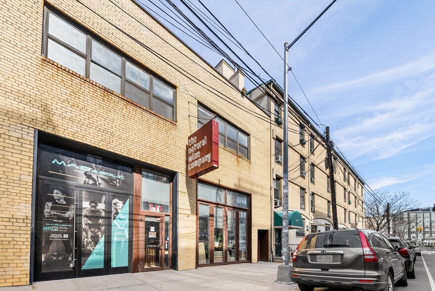 More Photos Of 211 N 11th St, Brooklyn Storefront Retail Office For Lease