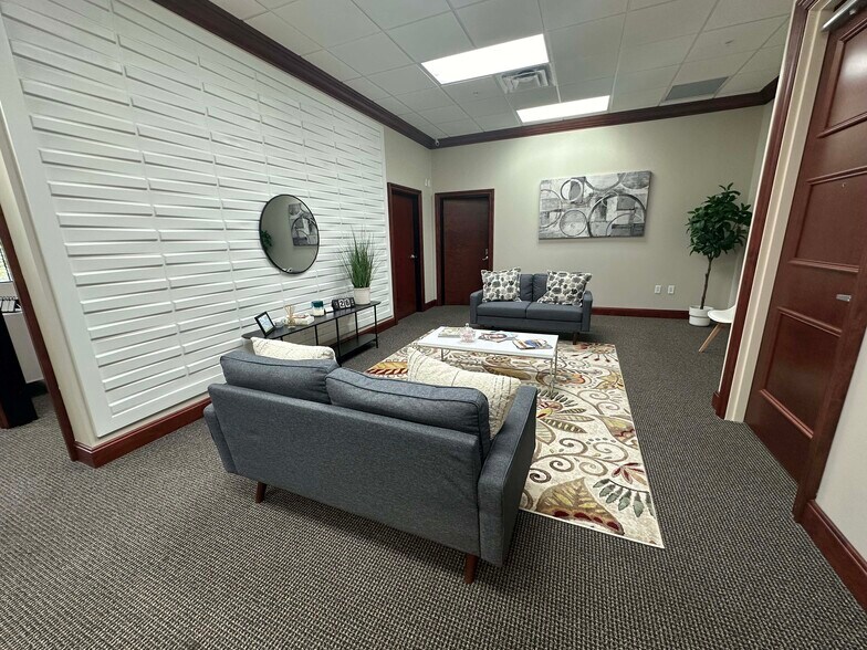 More Photos Of 7065 Westpointe Blvd, Orlando Loft Creative Space For Sale