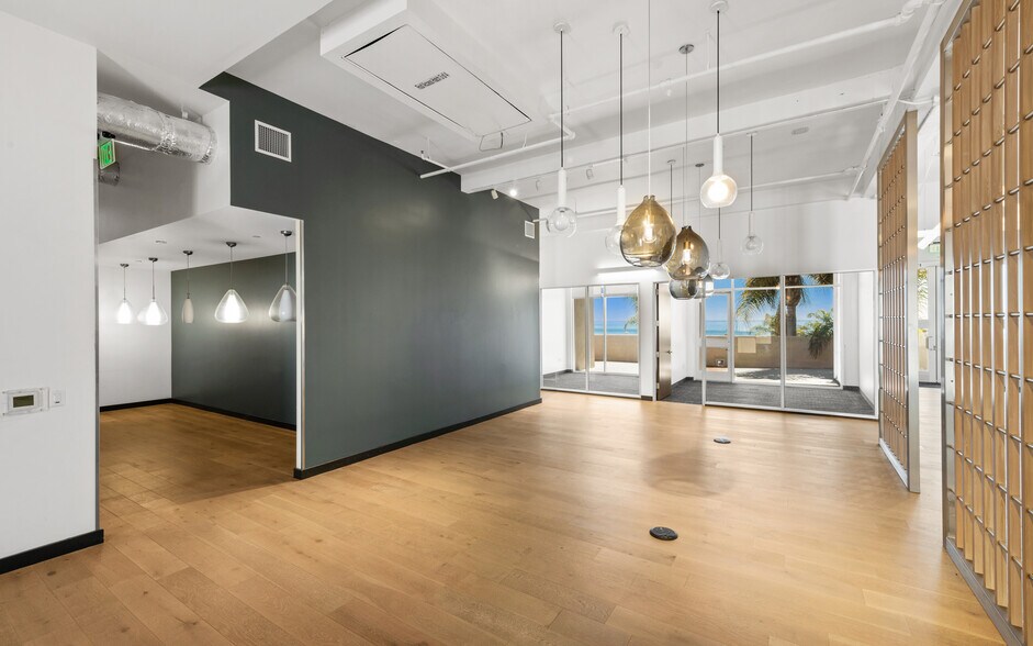 More Photos Of 22809 Pacific Coast Hwy, Malibu Medical For Sale